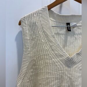 H&M Off-White Knit V-Neck Sweater Vest Size L